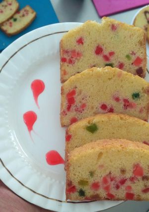 A picture of Tutti frutti cake.