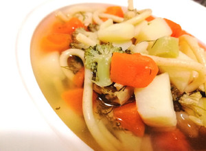 Фото Суп с брокколи и с цельнозерновыми макаронами : диетический.