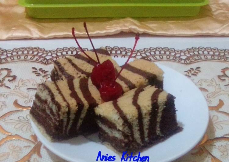 Ogura Cake Zebra with Coconut Milk