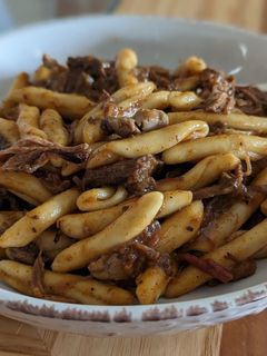 Φωτογραφία της συνταγής Αγριογούρουνο κοκκινιστό με σκιουφιχτά