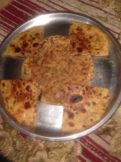नमकीन प्याज का पराठा(Namkeen pyaj ka Paratha recipe in Hindi) रेसिपी मुख्य फोटो