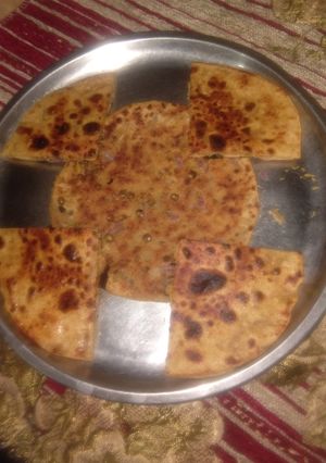 नमकीन प्याज का पराठा(Namkeen pyaj ka Paratha recipe in Hindi) रेसिपी मुख्य फोटो
