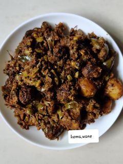 उंधियो (Undhiyo recipe in marathi) रेसिपी चे मुख्य फोटो