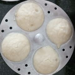 A picture of Idli.