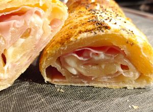 Foto di Rotolo di pasta sfoglia con mortadella