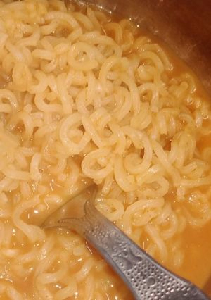 मैगी नूडल्स(maggi noodles recipe in hindi) रेसिपी मुख्य फोटो