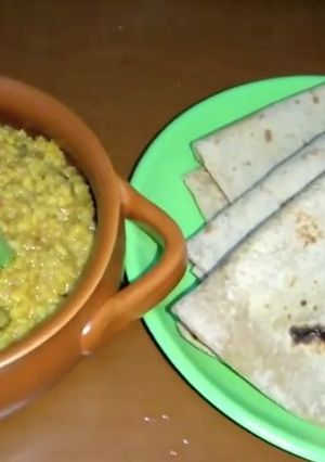 A picture of Quick Moong Daal with chapati...