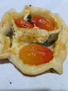 Una foto de Canastitas caprese