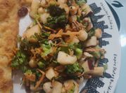 Una foto de ensalada de garbanzos