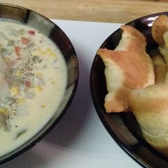 A picture of Tortellini Chowder.