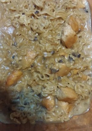 A picture of Chicken Ramen and mushrooms.