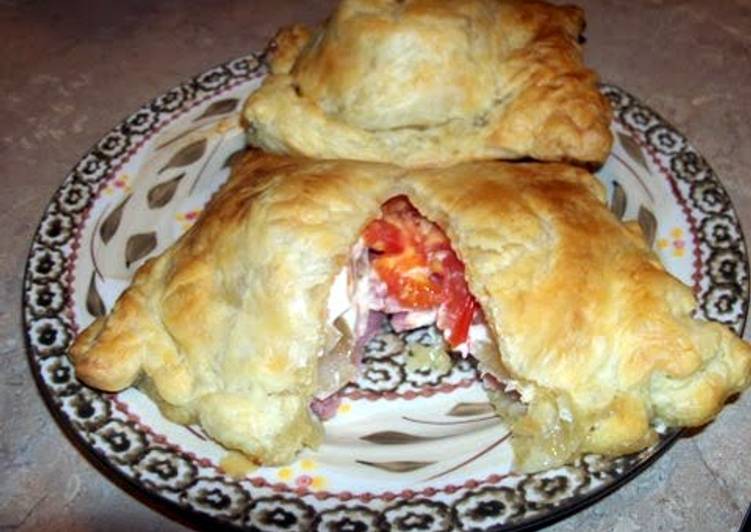 Recipe of Yummy Ham and cheese turnovers