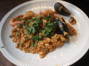 Una foto de arroz con pisto