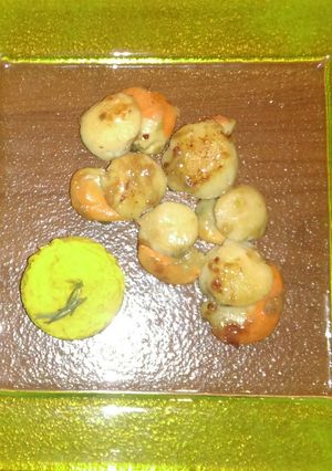 Una foto de Vieiras flambeadas y puré de garbanzos