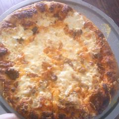 A picture of Bacon cheese burger pizza!.