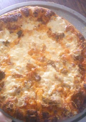 A picture of Bacon cheese burger pizza!.