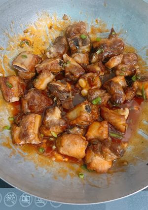 Hình của món Sườn xào chua ngọt.