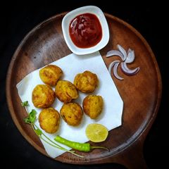 A picture of Batata vada.