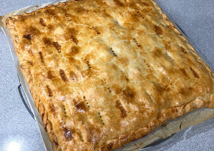 Empanada casera de atún