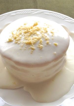 A picture of Hawaiian Pancake with Macadamia Nut Sauce.