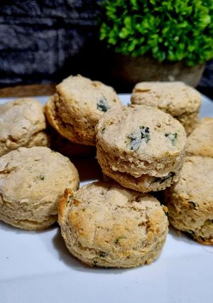 Una foto de SCONS DE AVENA, ALBAHACA Y QUESO ❤️