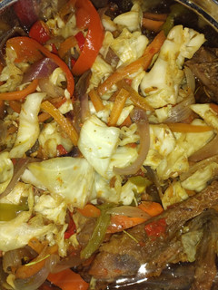 A picture of Chicken and vegetable stir fry.
