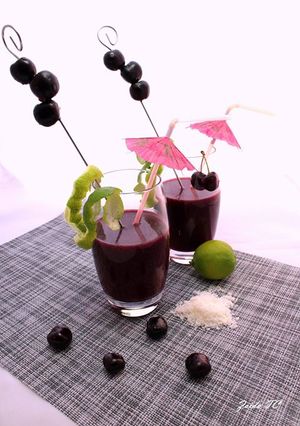 Foto principal de Batido de cerezas, coco rallado y lima