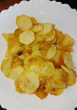 A picture of Crispy Fried Potatoes with Vinegar and Salt.