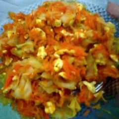 A picture of Orak arik (carrot and cabbage mix).