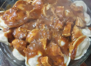 Una foto de Capeletinis de jamón y queso con salsa con pollo