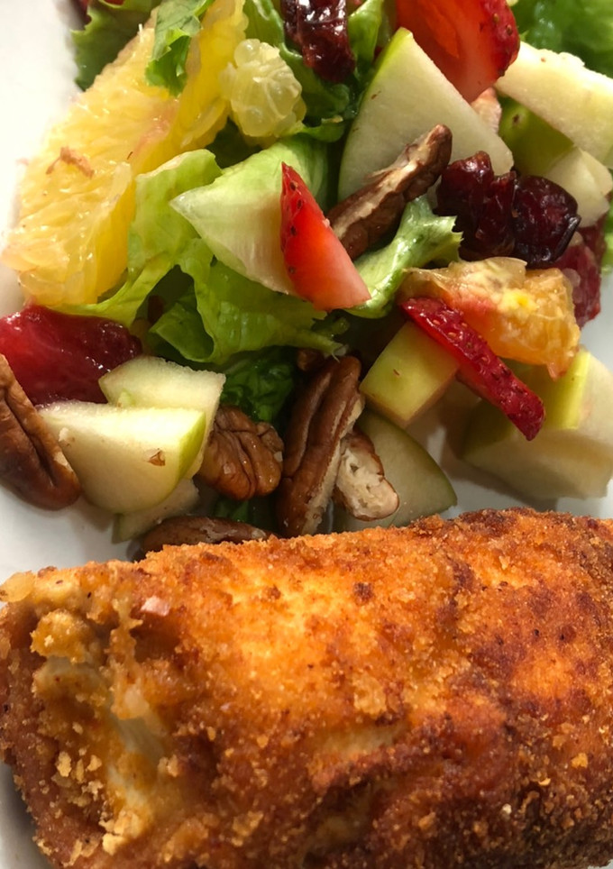 Una foto de Rollitos de pechugas de pollo rellenas de jamón y queso crema