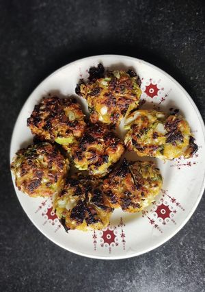 বাঁধাকপির পকোড়া (bandhakopi pakoda recipe in Bengali) রেসিপির প্রধান ছবি