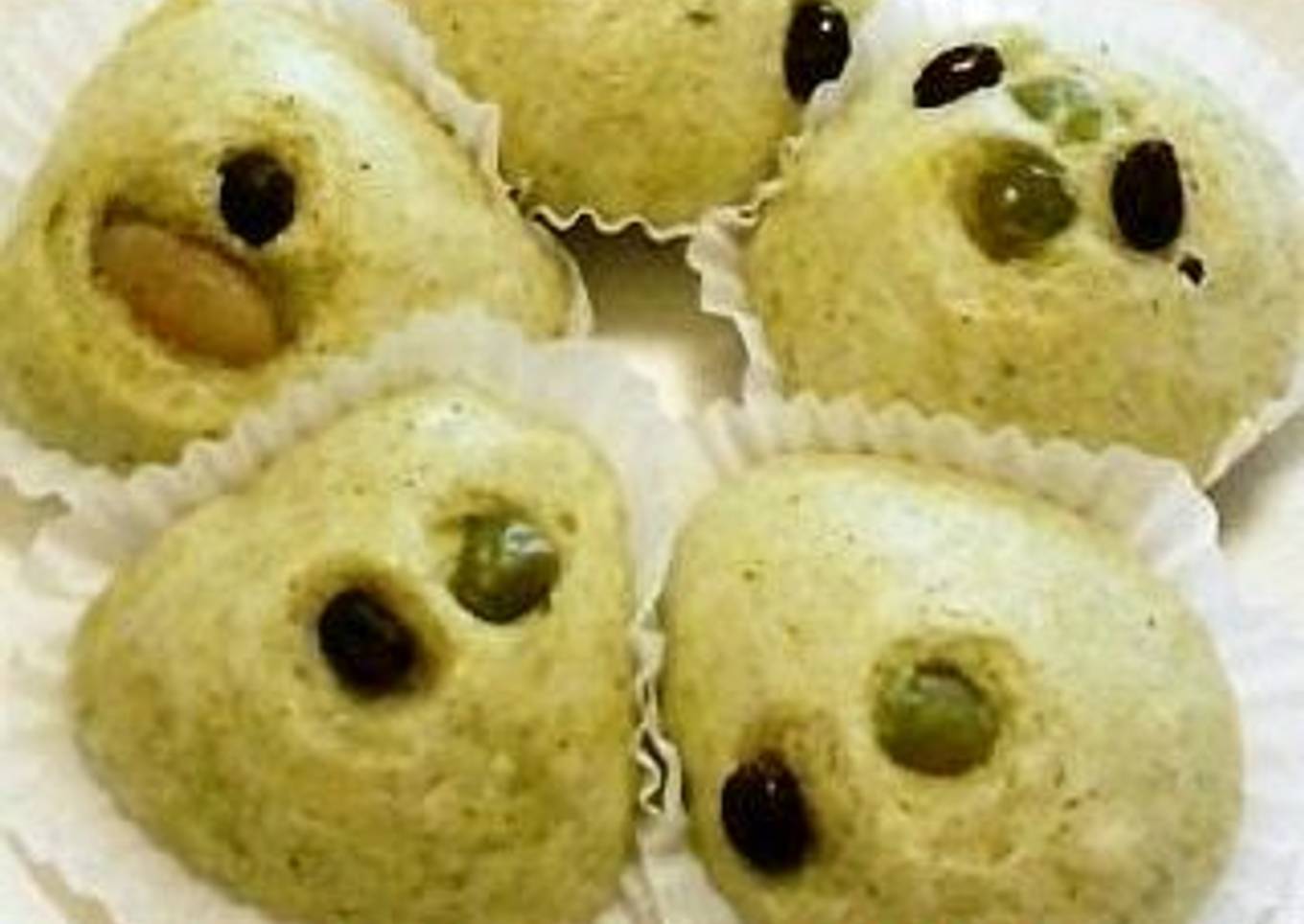 Yomogi (Japanese crispbread) with steamed pancake mix pancakes