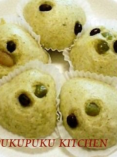 A picture of Yomogi (Japanese Mugwort) Steamed Bread with Pancake Mix.