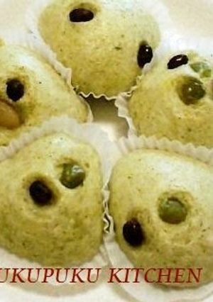A picture of Yomogi (Japanese Mugwort) Steamed Bread with Pancake Mix.