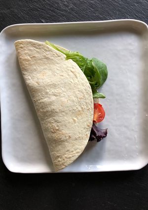 Une photo de Wrap au thon et crudités