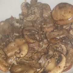 A picture of Creamed mushrooms.