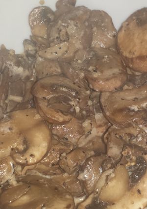 A picture of Creamed mushrooms.