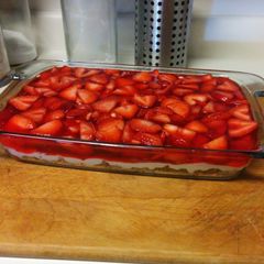 A picture of Pretzel Salad.