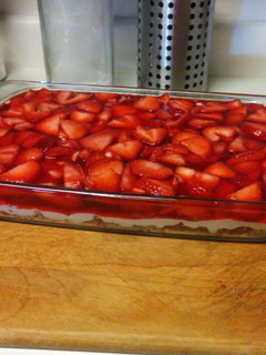 A picture of Pretzel Salad.