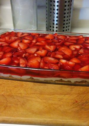 A picture of Pretzel Salad.