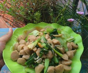 Ini Caranya Oseng pokcoy bakso Nikmat Lezat