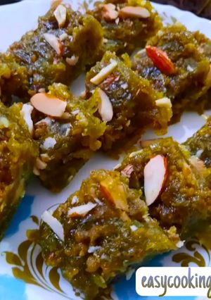 लौकी की बर्फी (Lauki ki Barfi recipe in Hindi) रेसिपी मुख्य फोटो