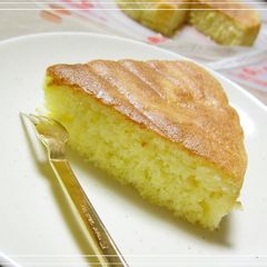 A picture of Extremely Easy Super Fluffy Lemon Cake.