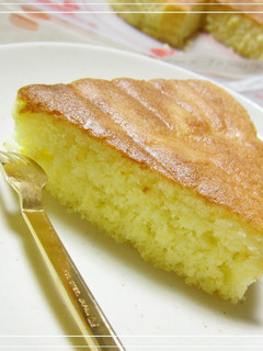A picture of Extremely Easy Super Fluffy Lemon Cake.