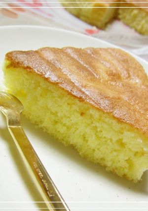 A picture of Extremely Easy Super Fluffy Lemon Cake.