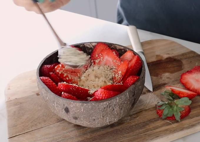 How to Make Perfect Strawnana Fruit Bowl