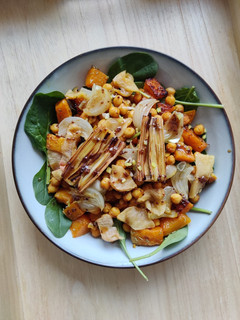 Una foto de Ensalada de garbanzos y calabaza