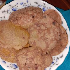 Otas and beetroot pooris A picture of Otas and beetroot pooris.
