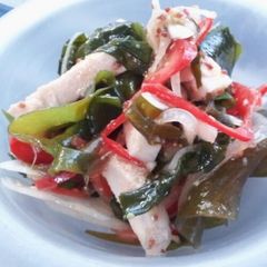 A picture of Chicken Ham, Wakame, and Sweet Onion Salad.